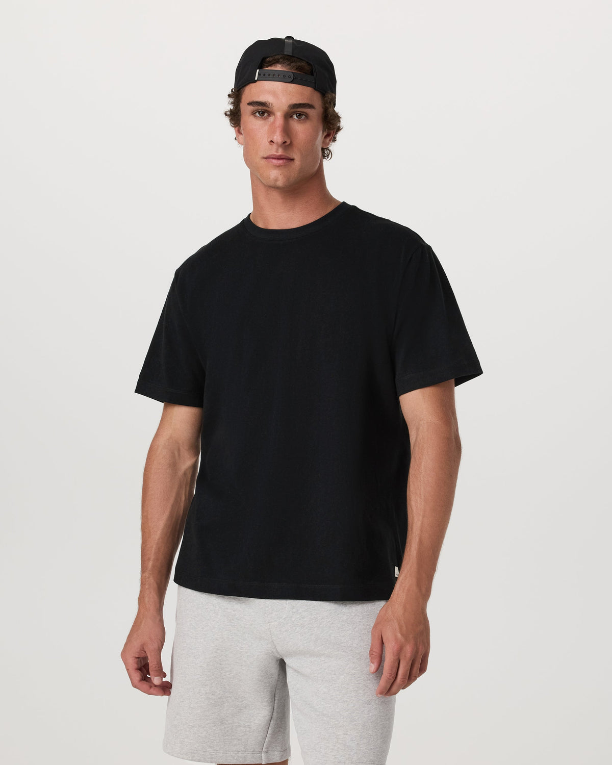 V1094BLK_FA25_M_ECOMM_TOPS_FRONT_2.jpg