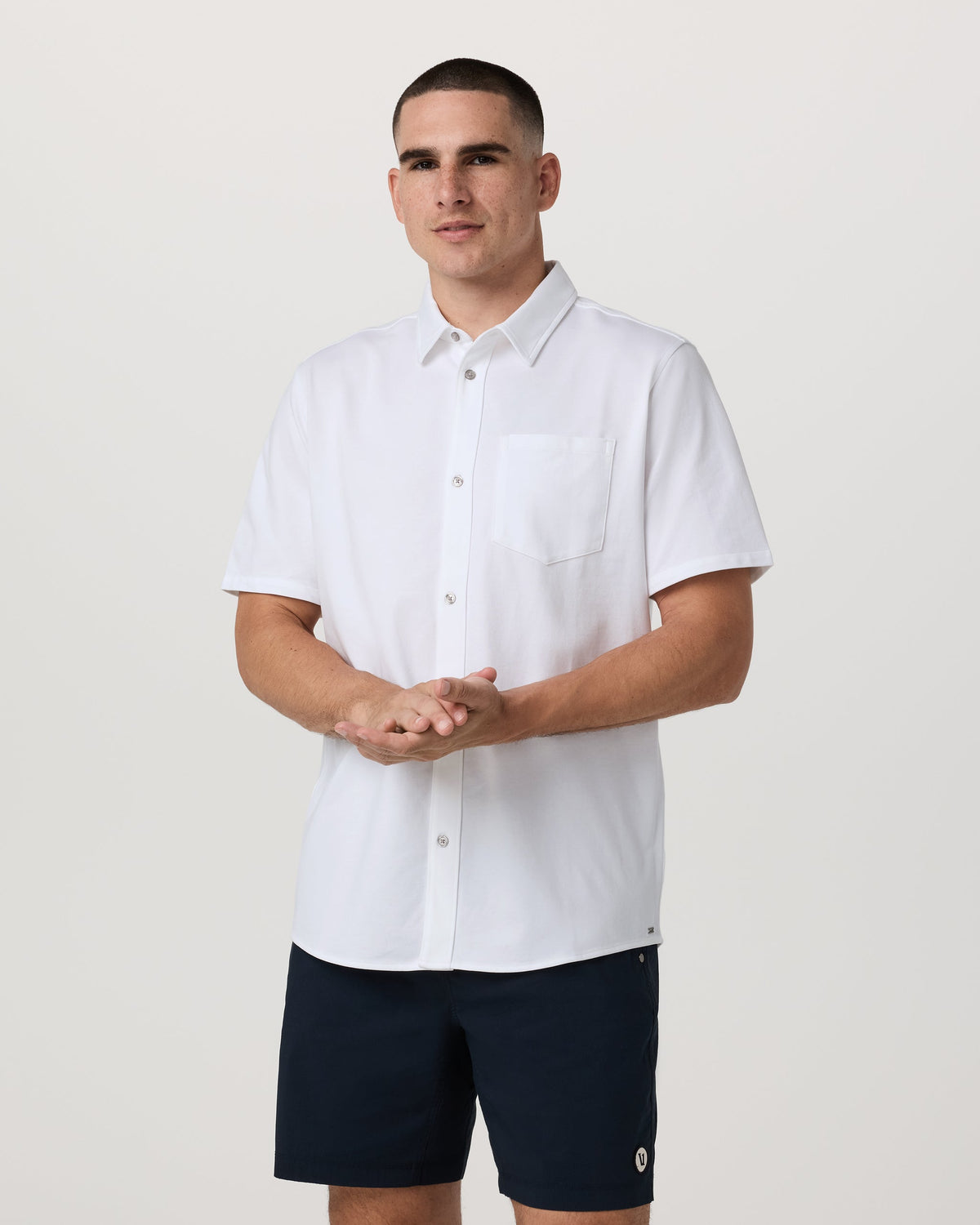 V1107WHT_FA25_M_ECOMM_TOPS_FRONT_2.jpg