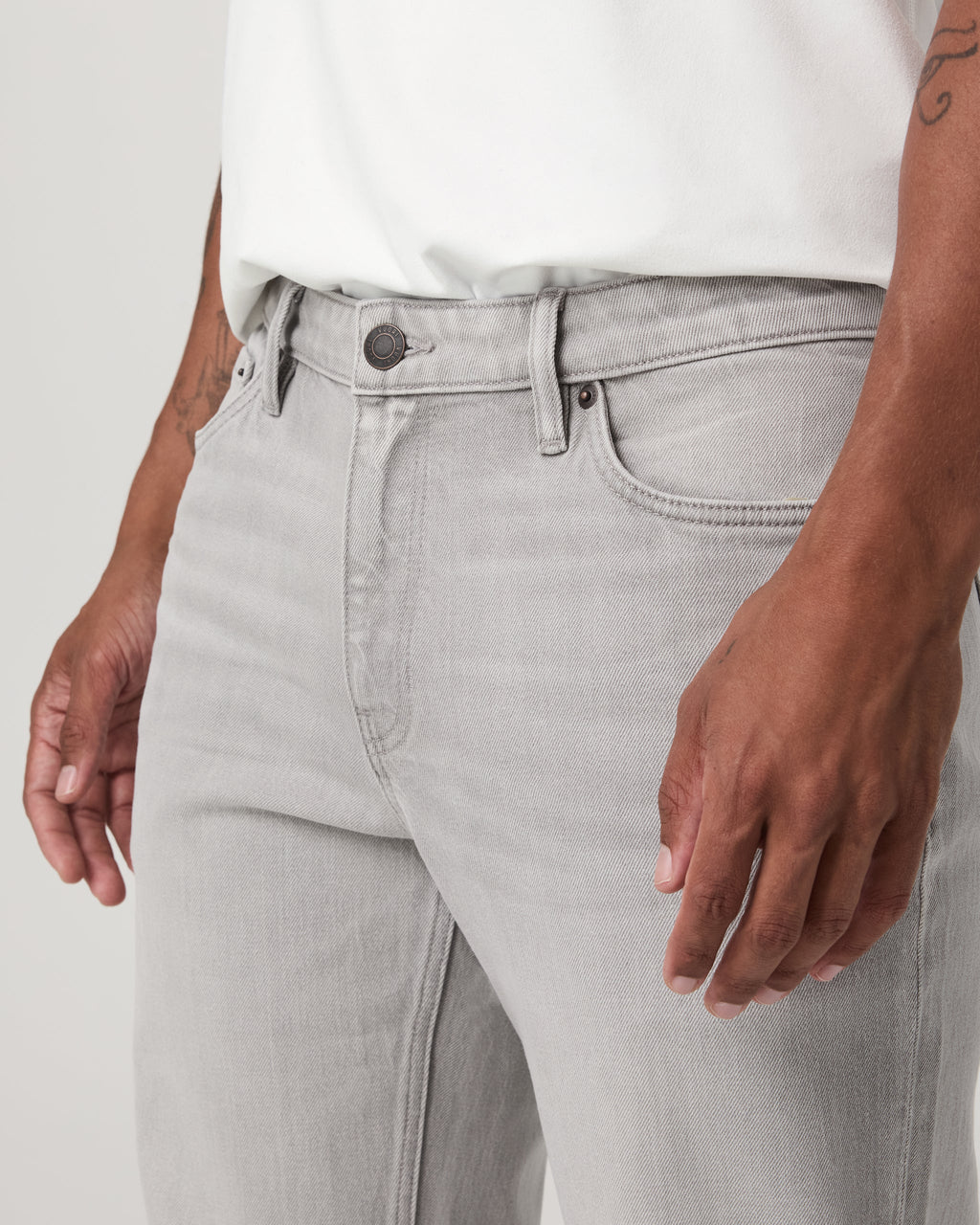 Vuori Vintage Jean Classic Fit 32" | MoonWash Denim