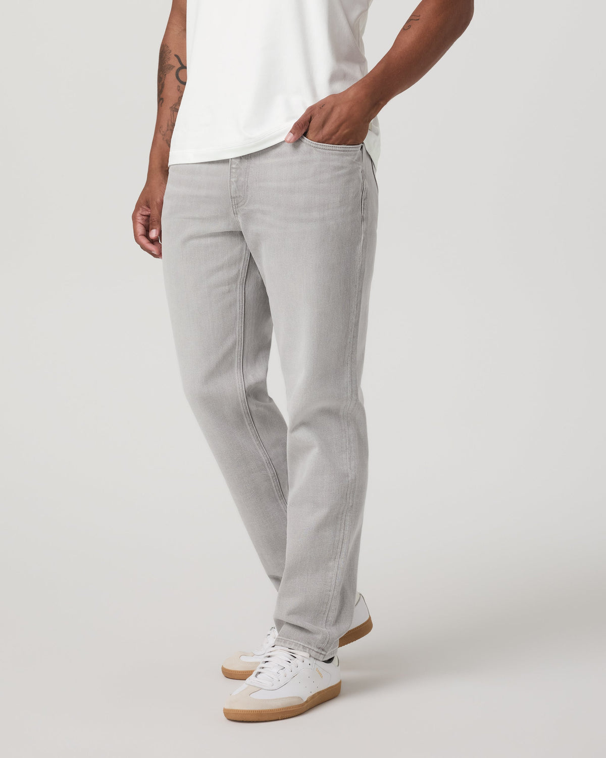 Vuori Vintage Jean Classic Fit 32" | MoonWash Denim