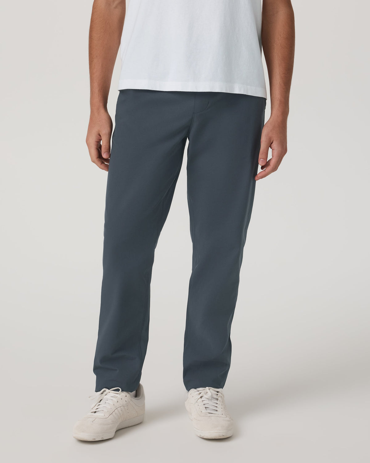 V4062CCL_FA25_M_BOTTOMS_FRONT_2.jpg