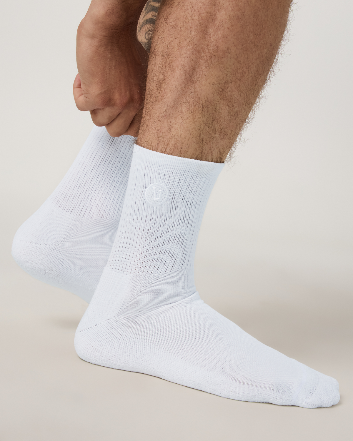 V8208WHT_FA26_UNISEX_SOCKS_FRONT_2.jpg