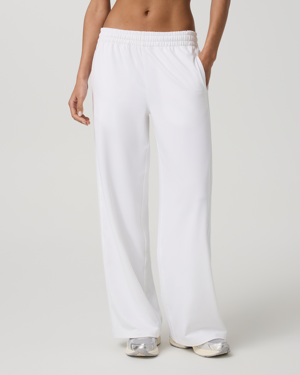 VW4490WHT_SP26_W_BOTTOMS_FRONT_1.jpg