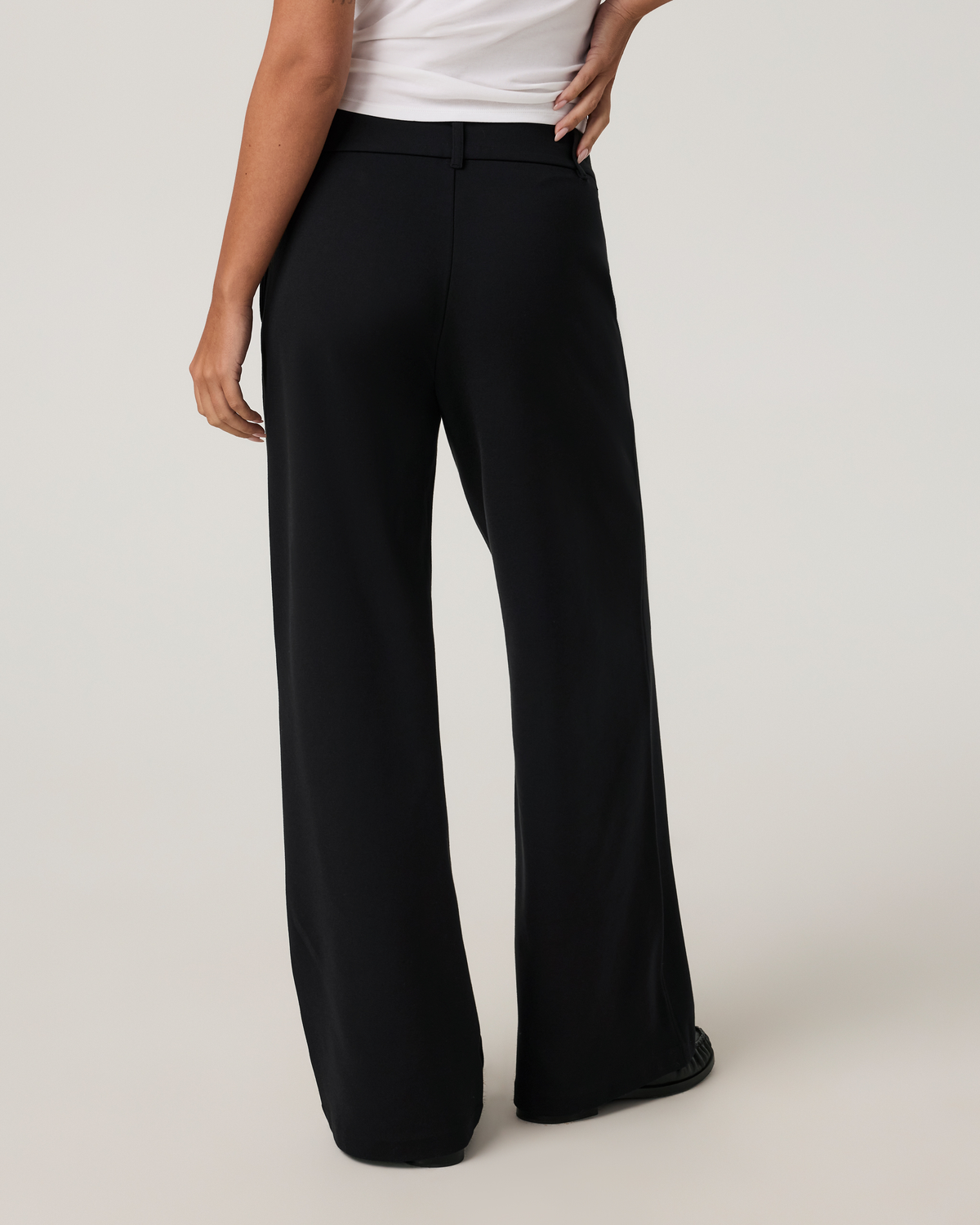 Maven Pull-On Wideleg-Short | Black