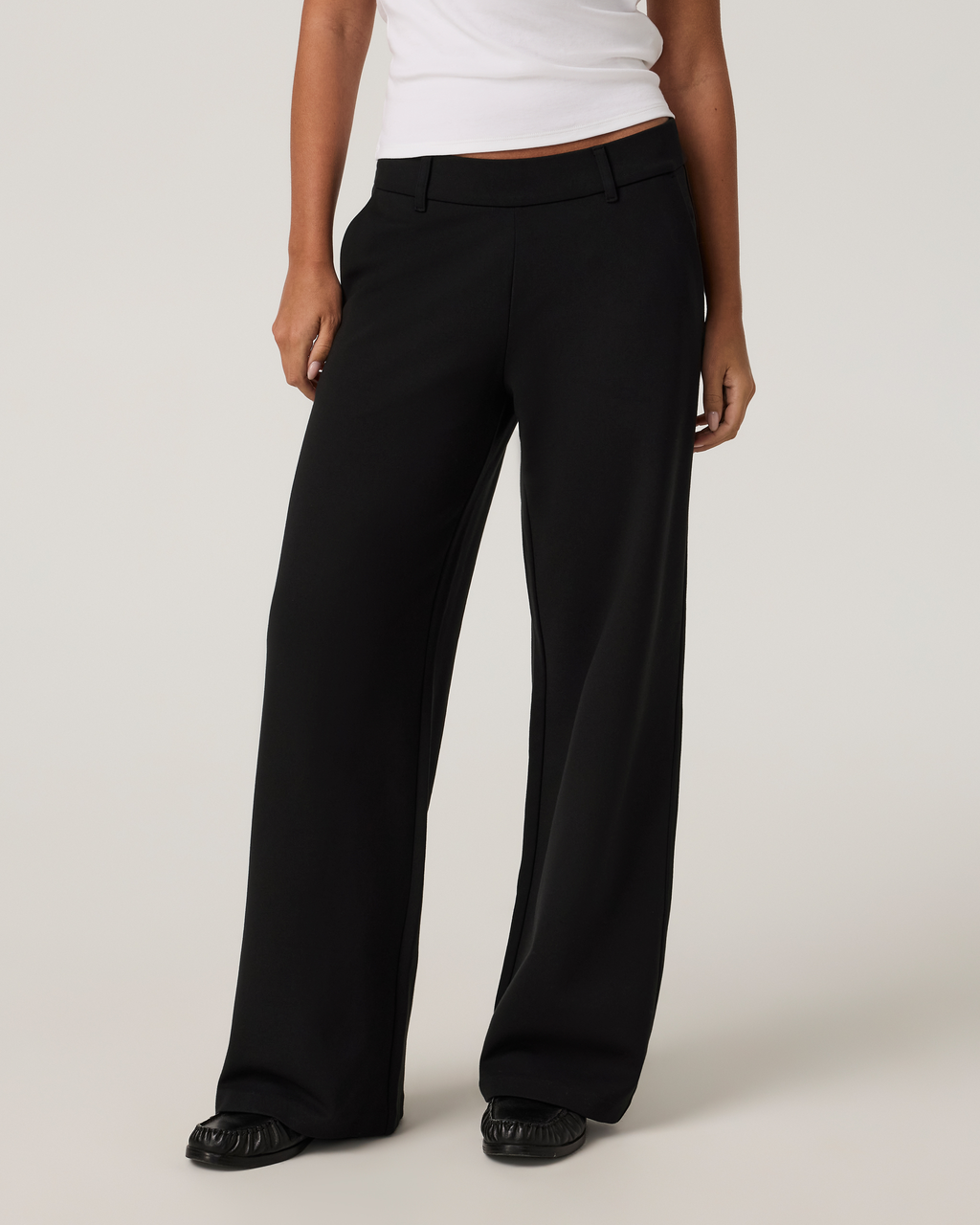 Maven Pull-On Wideleg-Short | Black