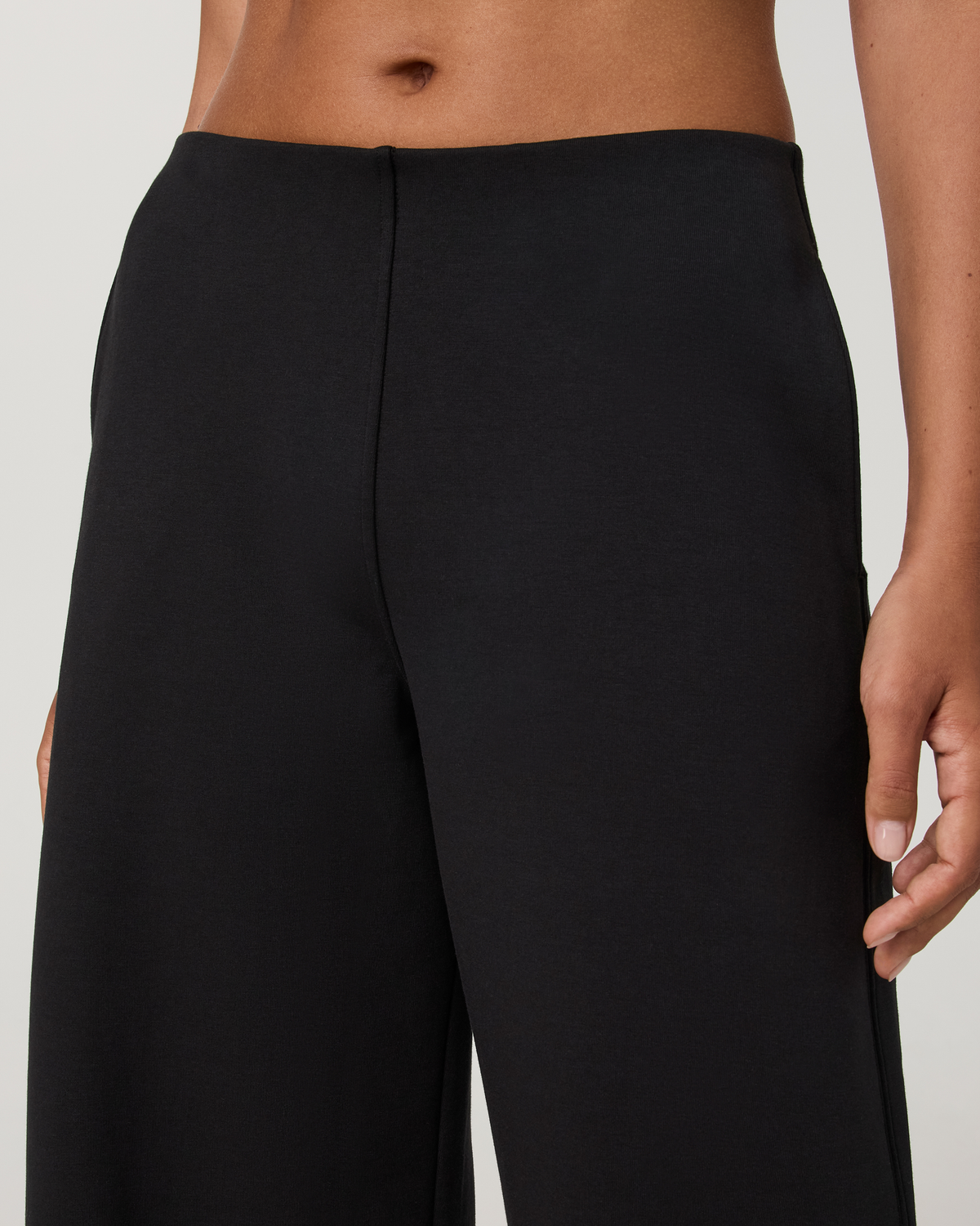 Vuori Galaxy High Rise Wideleg- Short | Black